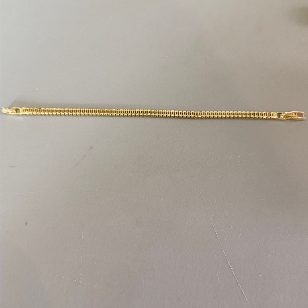 Elegant Gold Rhinestone Bracelet - Picture 3 of 3